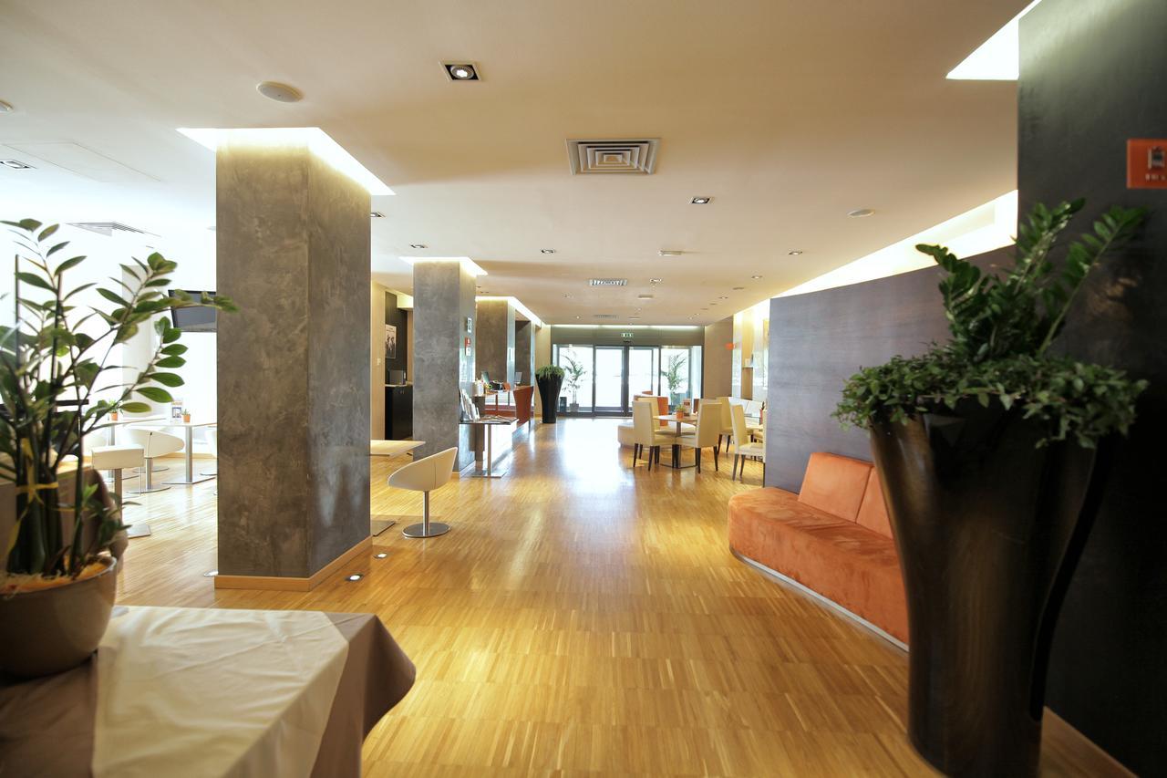 梅杰酒店 隆基代雷贡纳里 外观 照片
